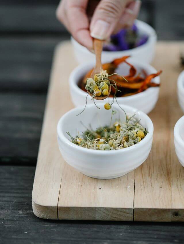 dried chamomile flowers